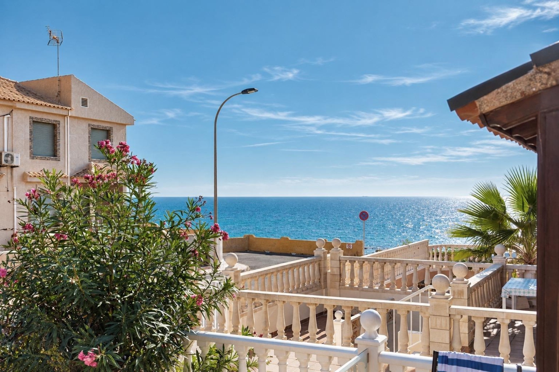 Herverkoop - Rijhuis -
Torrevieja - Cabo cervera