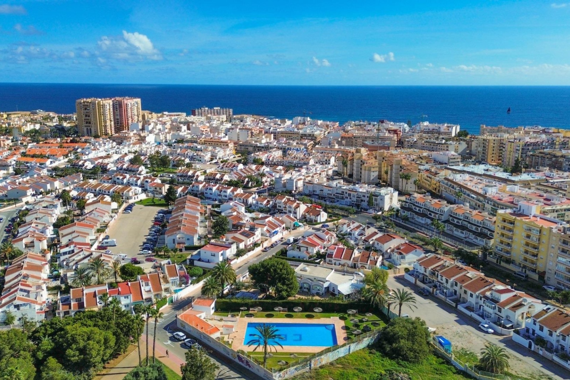 Herverkoop - Rijhuis -
Torrevieja - Calas blanca