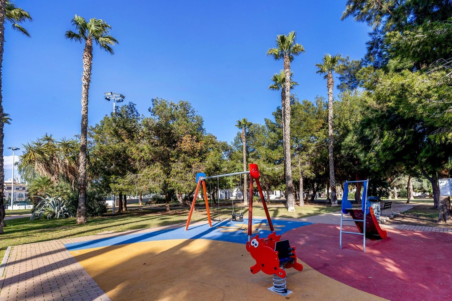 Herverkoop - Rijhuis -
Torrevieja - Calas blanca