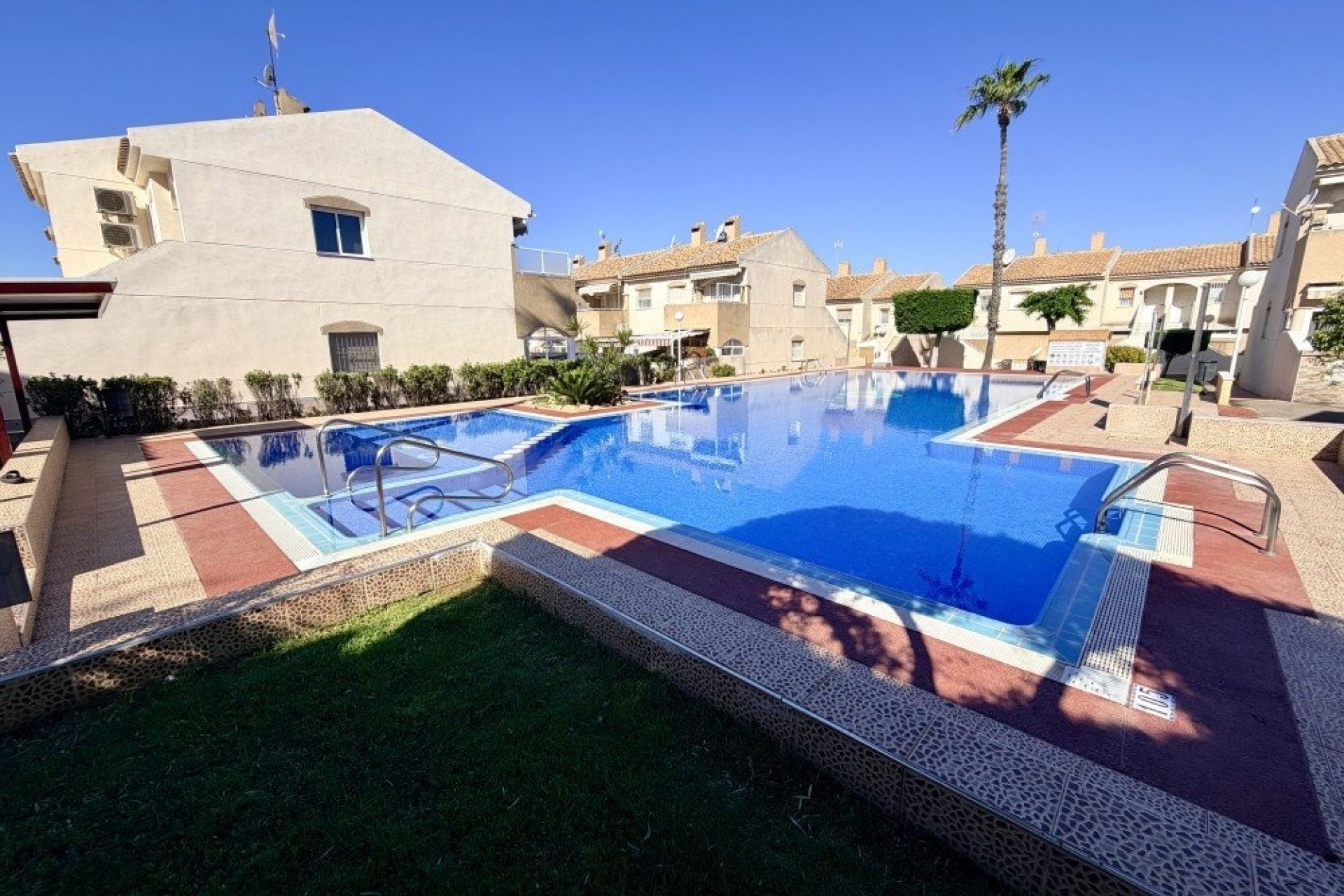 Herverkoop - Rijhuis -
Torrevieja - Costa Blanca