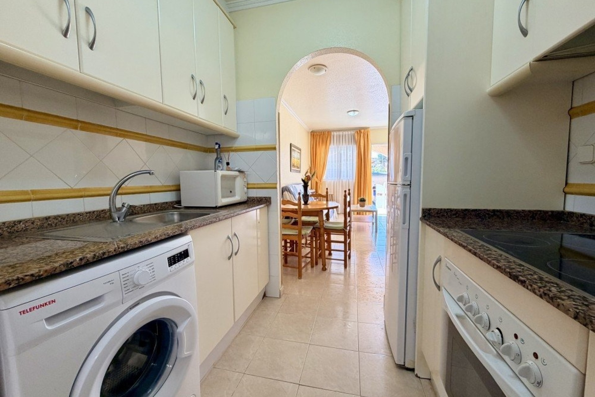 Herverkoop - Rijhuis -
Torrevieja - Costa Blanca