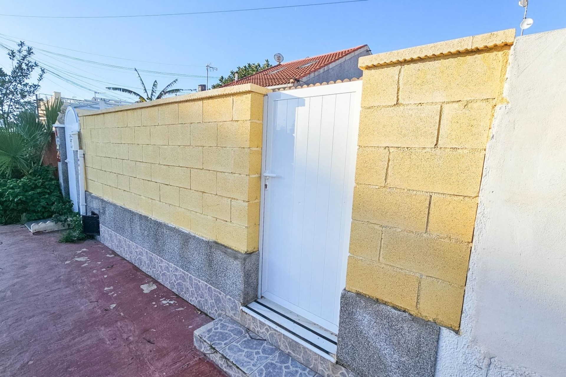 Herverkoop - Rijhuis -
Torrevieja - El Limonar