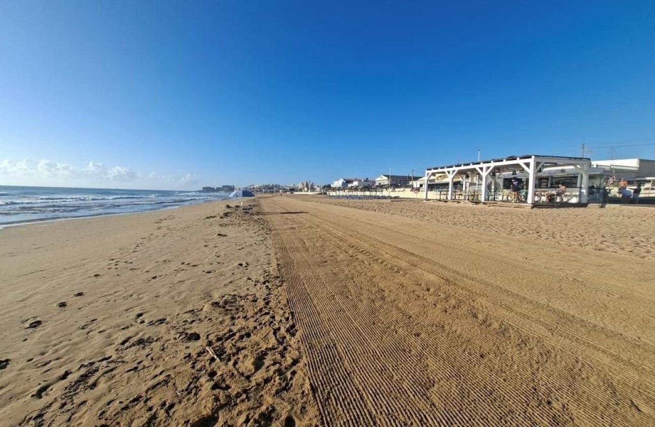 Herverkoop - Rijhuis -
Torrevieja - La Mata