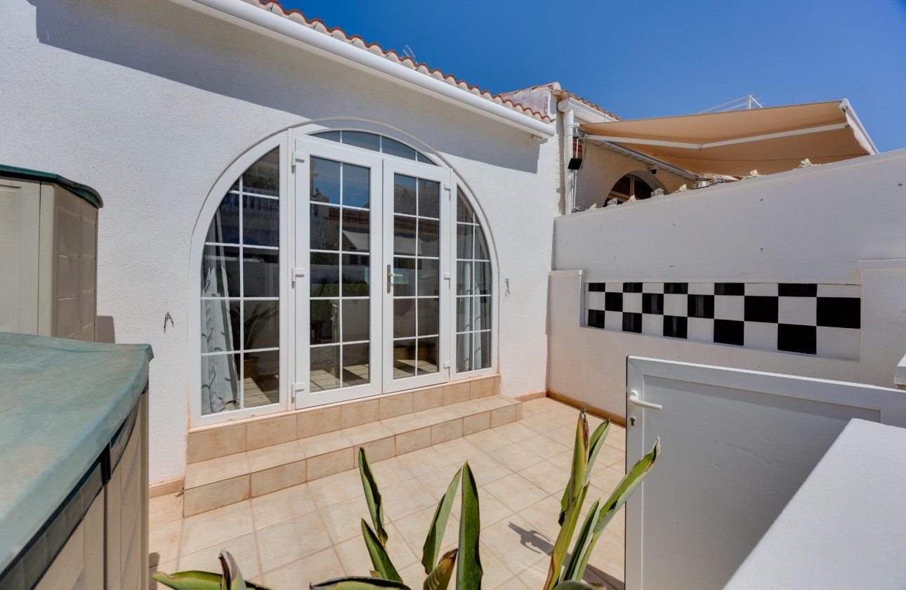 Herverkoop - Rijhuis -
Torrevieja - La Siesta