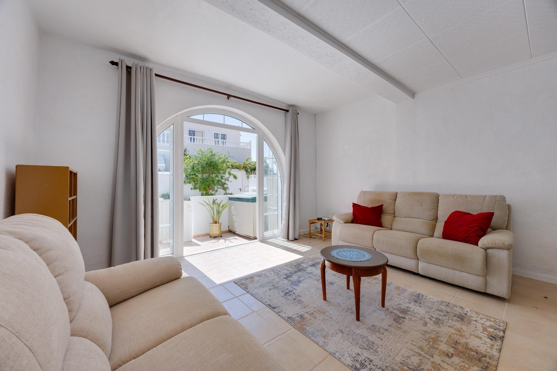 Herverkoop - Rijhuis -
Torrevieja - La Siesta