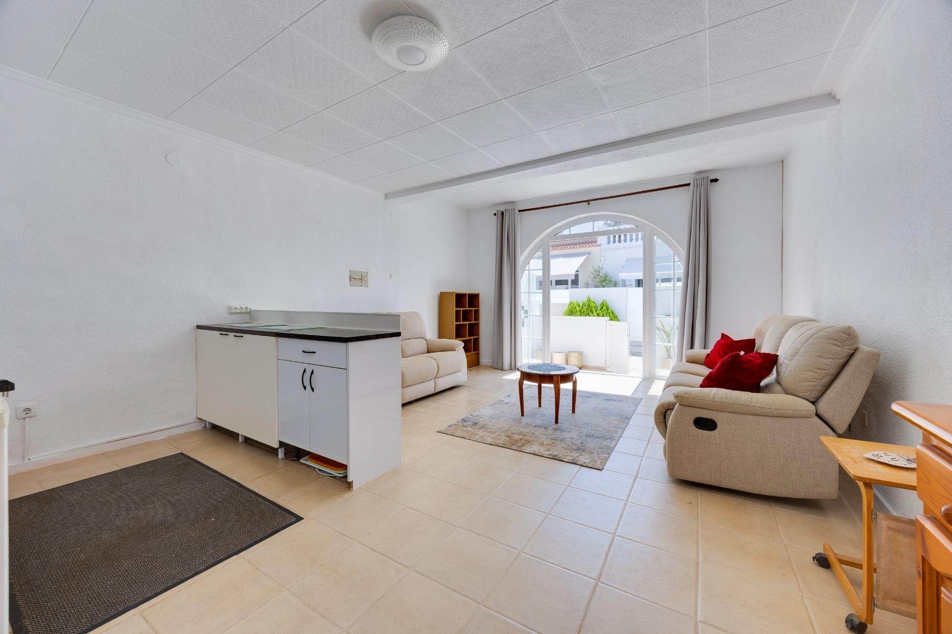 Herverkoop - Rijhuis -
Torrevieja - La Siesta