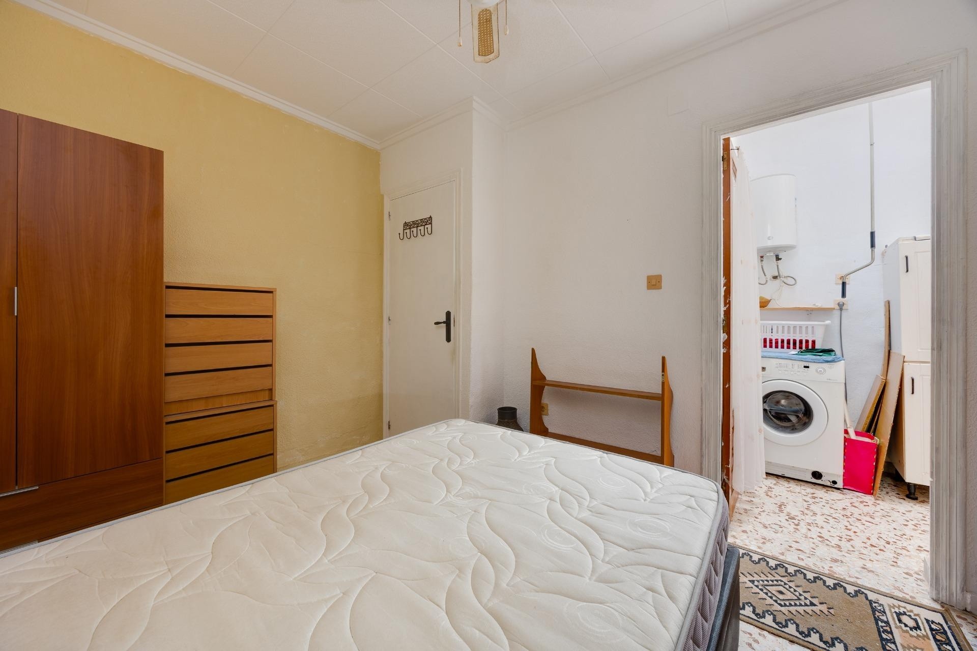 Herverkoop - Rijhuis -
Torrevieja - La Siesta