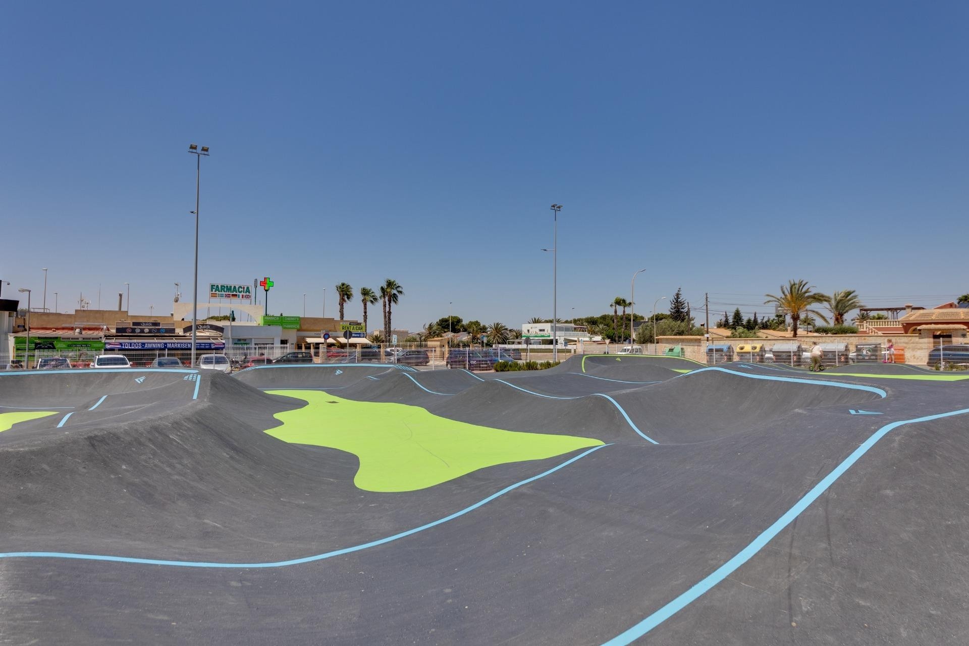 Herverkoop - Rijhuis -
Torrevieja - La Siesta