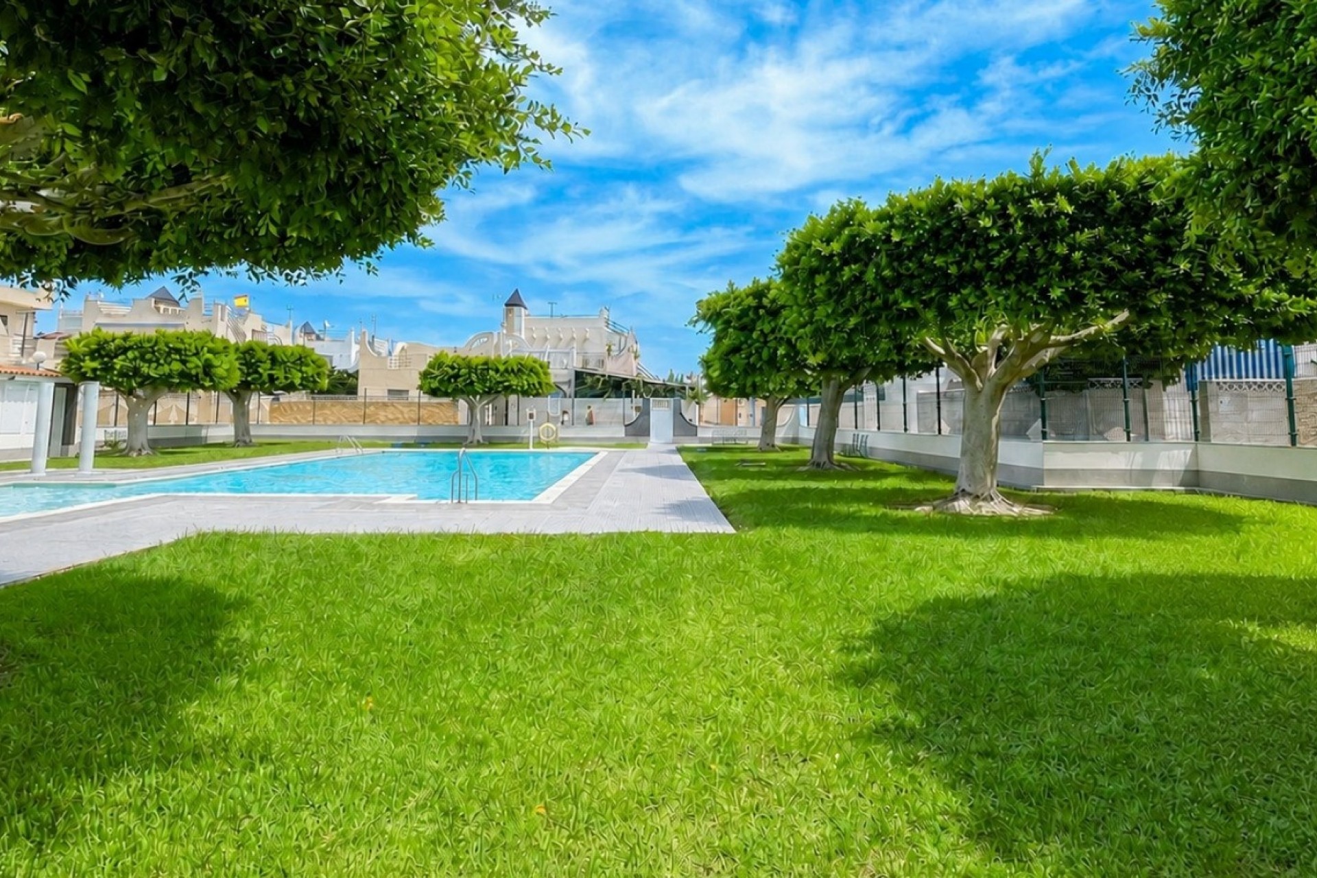Herverkoop - Rijhuis -
Torrevieja - La Siesta
