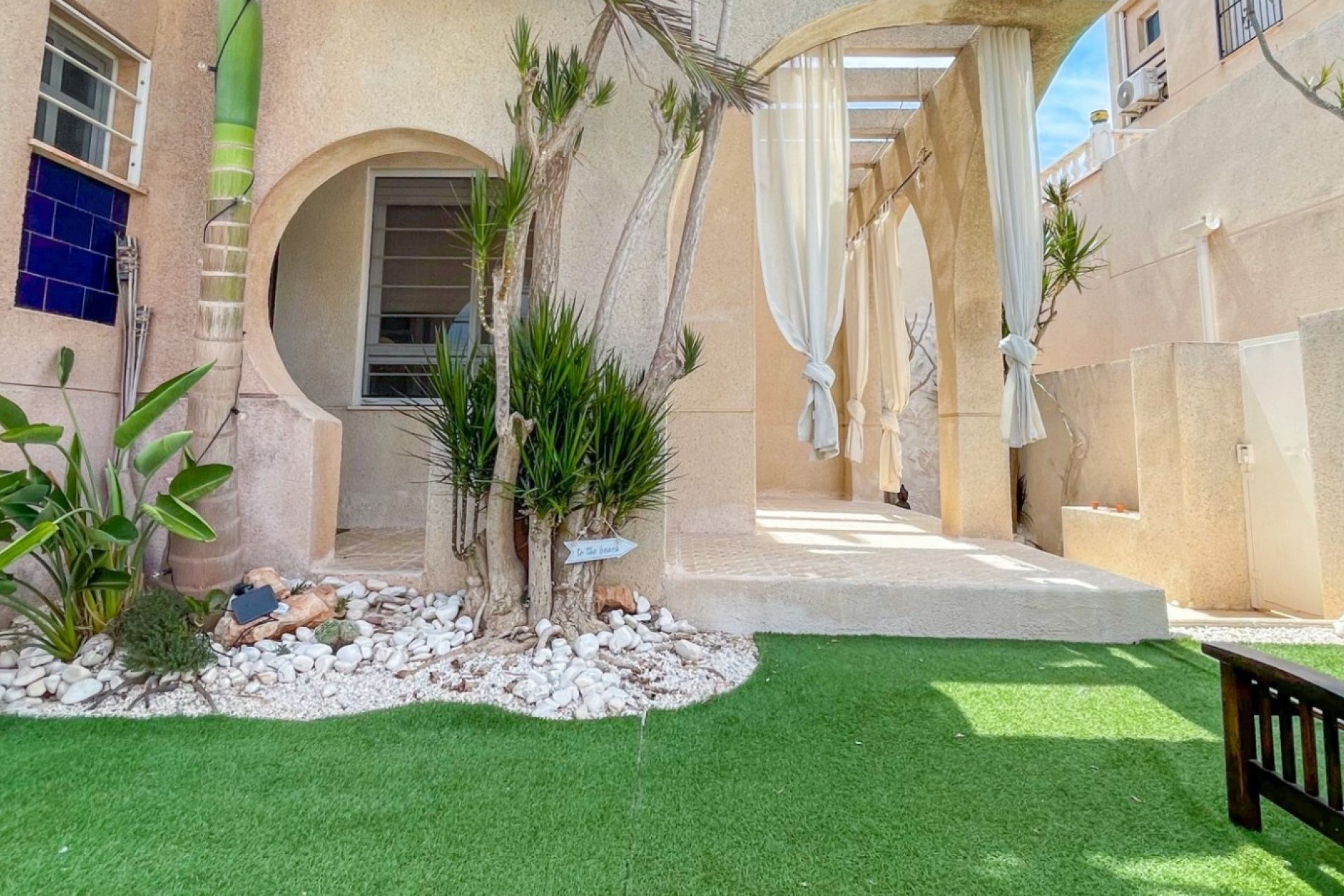 Herverkoop - Rijhuis -
Torrevieja - La Siesta