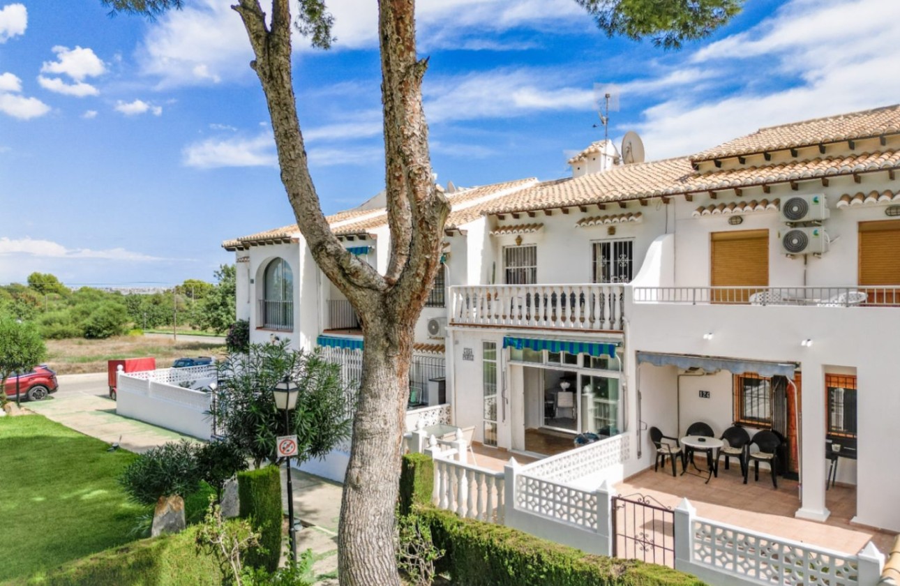 Herverkoop - Rijhuis -
Torrevieja - Lago jardin