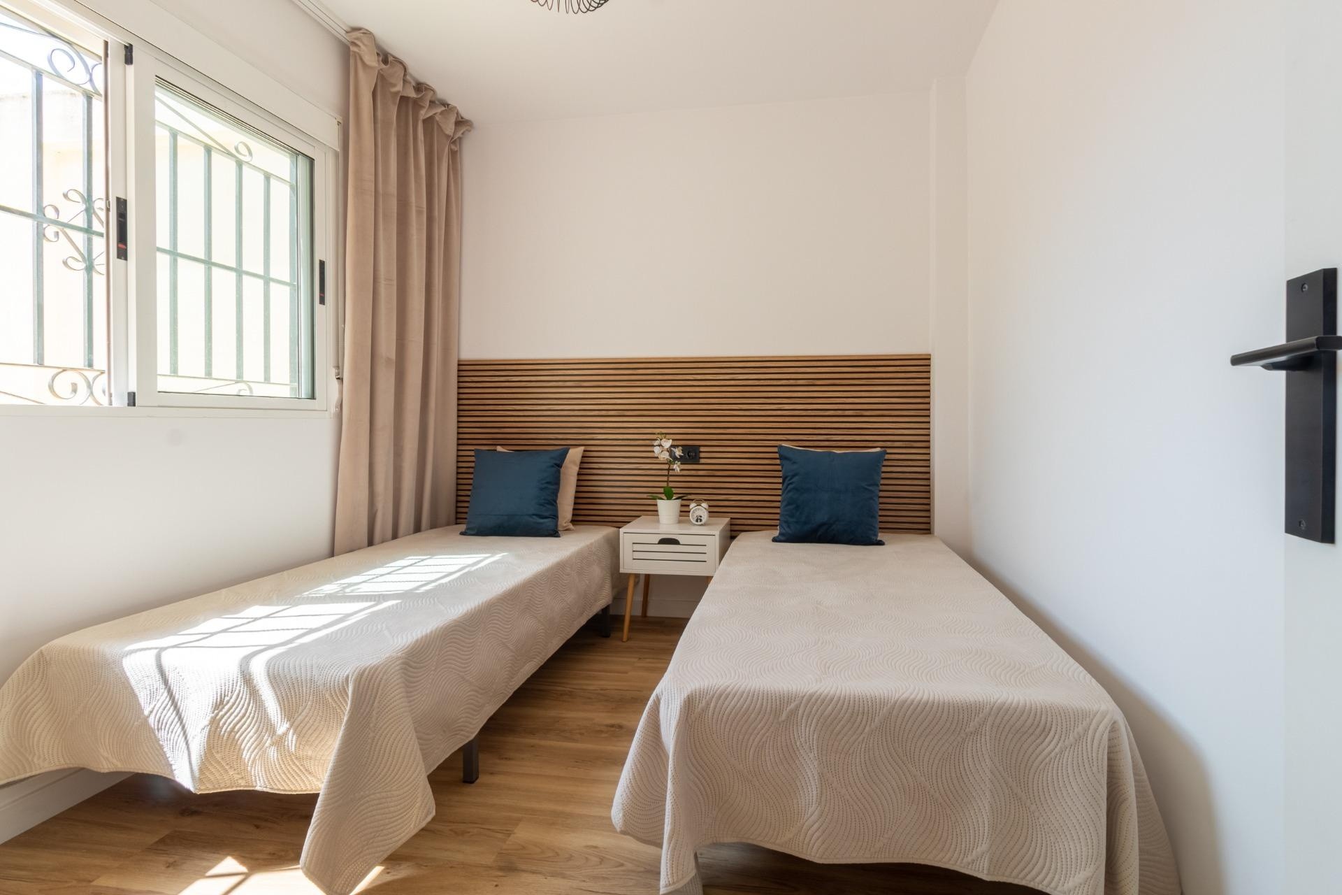 Herverkoop - Rijhuis -
Torrevieja - Los altos