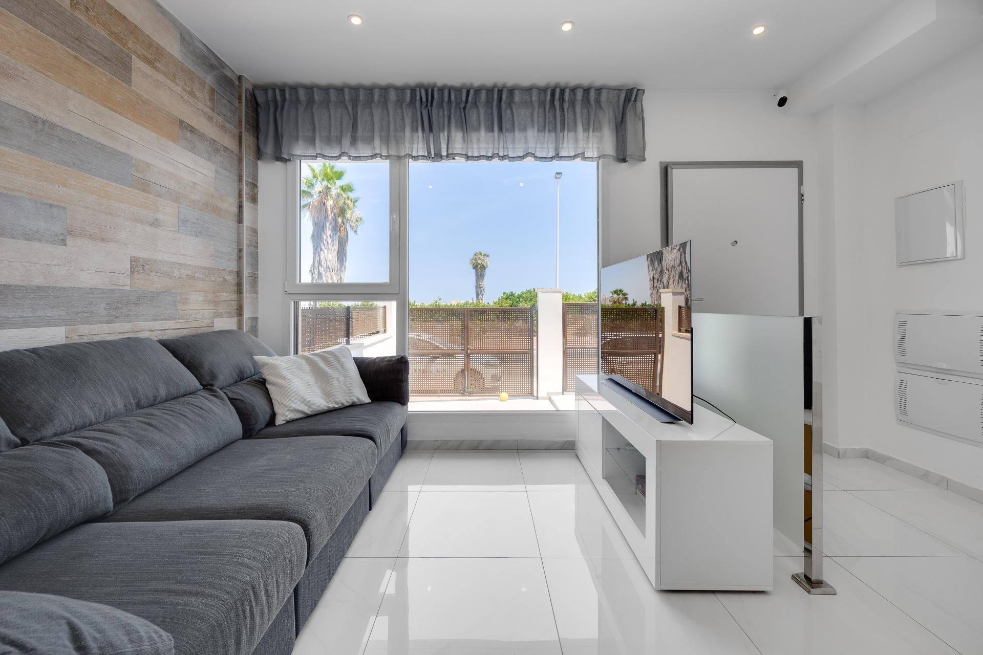 Herverkoop - Rijhuis -
Torrevieja - Los Balcones
