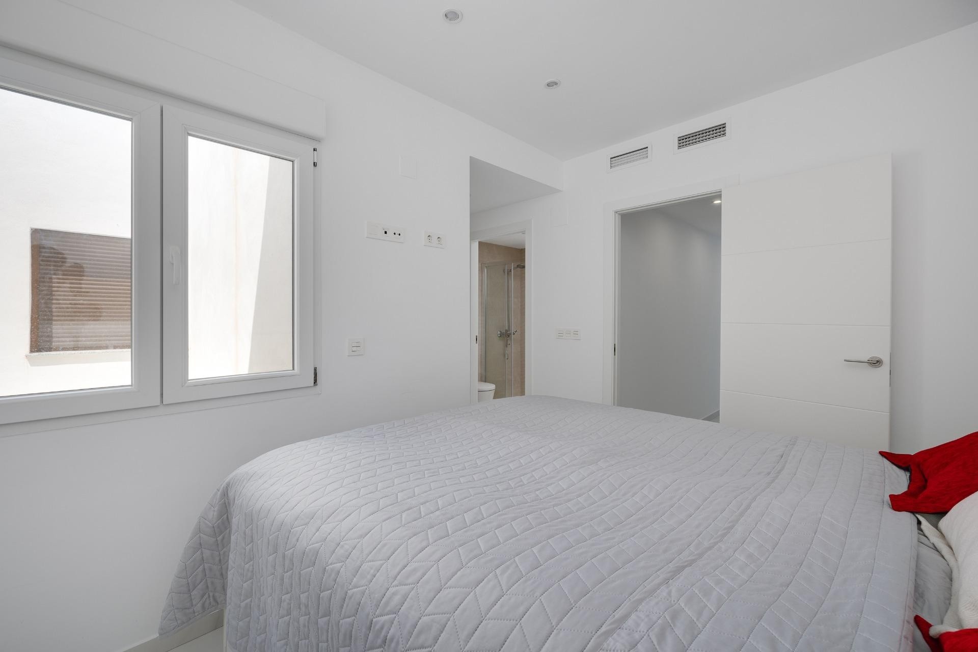 Herverkoop - Rijhuis -
Torrevieja - Los Balcones