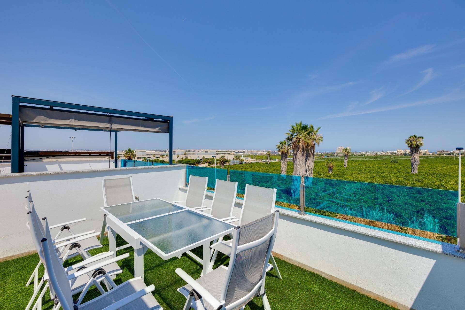 Herverkoop - Rijhuis -
Torrevieja - Los Balcones