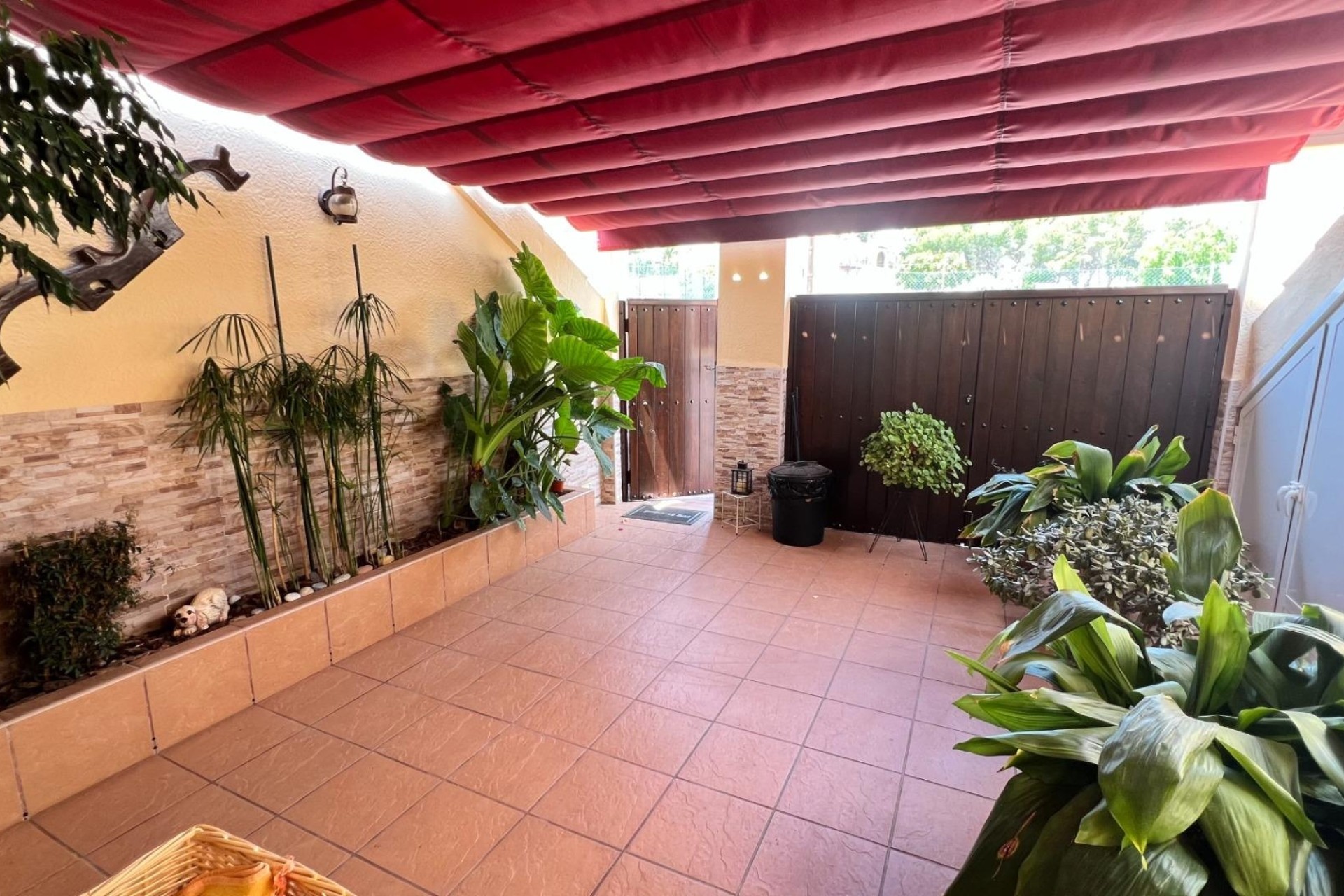 Herverkoop - Rijhuis -
Torrevieja - Los Balcones
