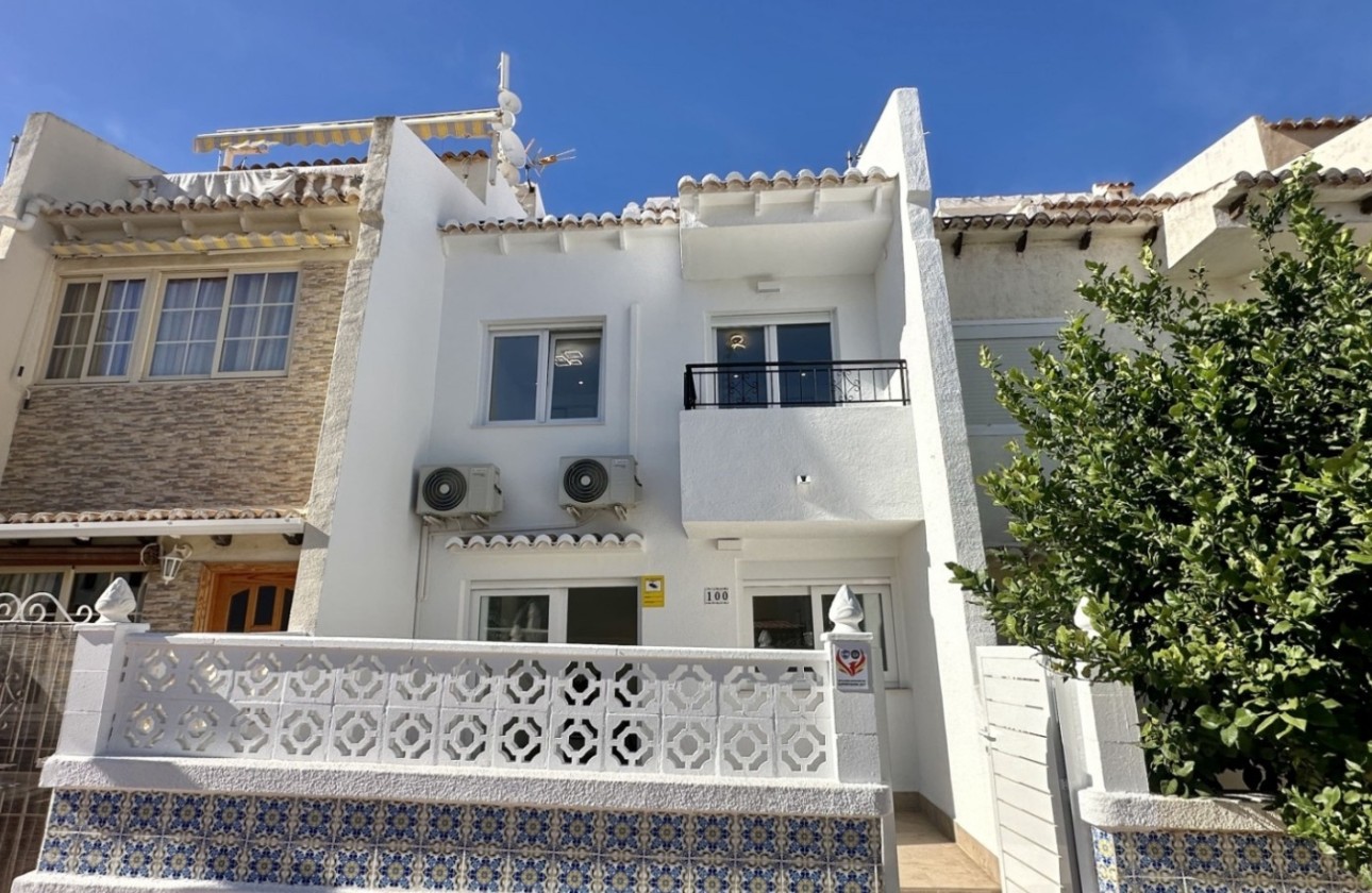 Herverkoop - Rijhuis -
Torrevieja - Los Balcones