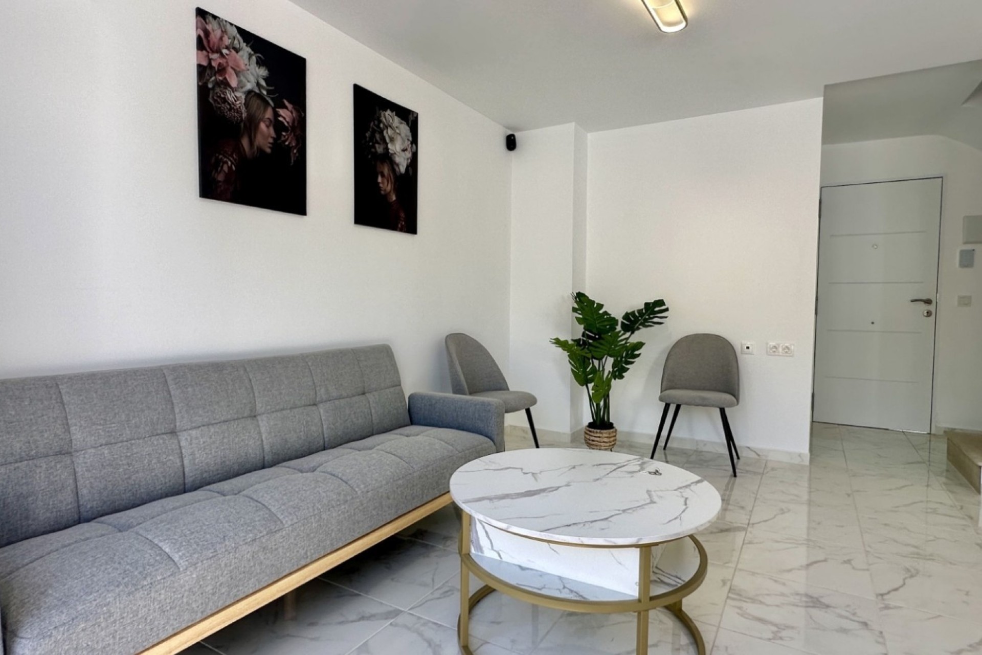 Herverkoop - Rijhuis -
Torrevieja - Los Balcones