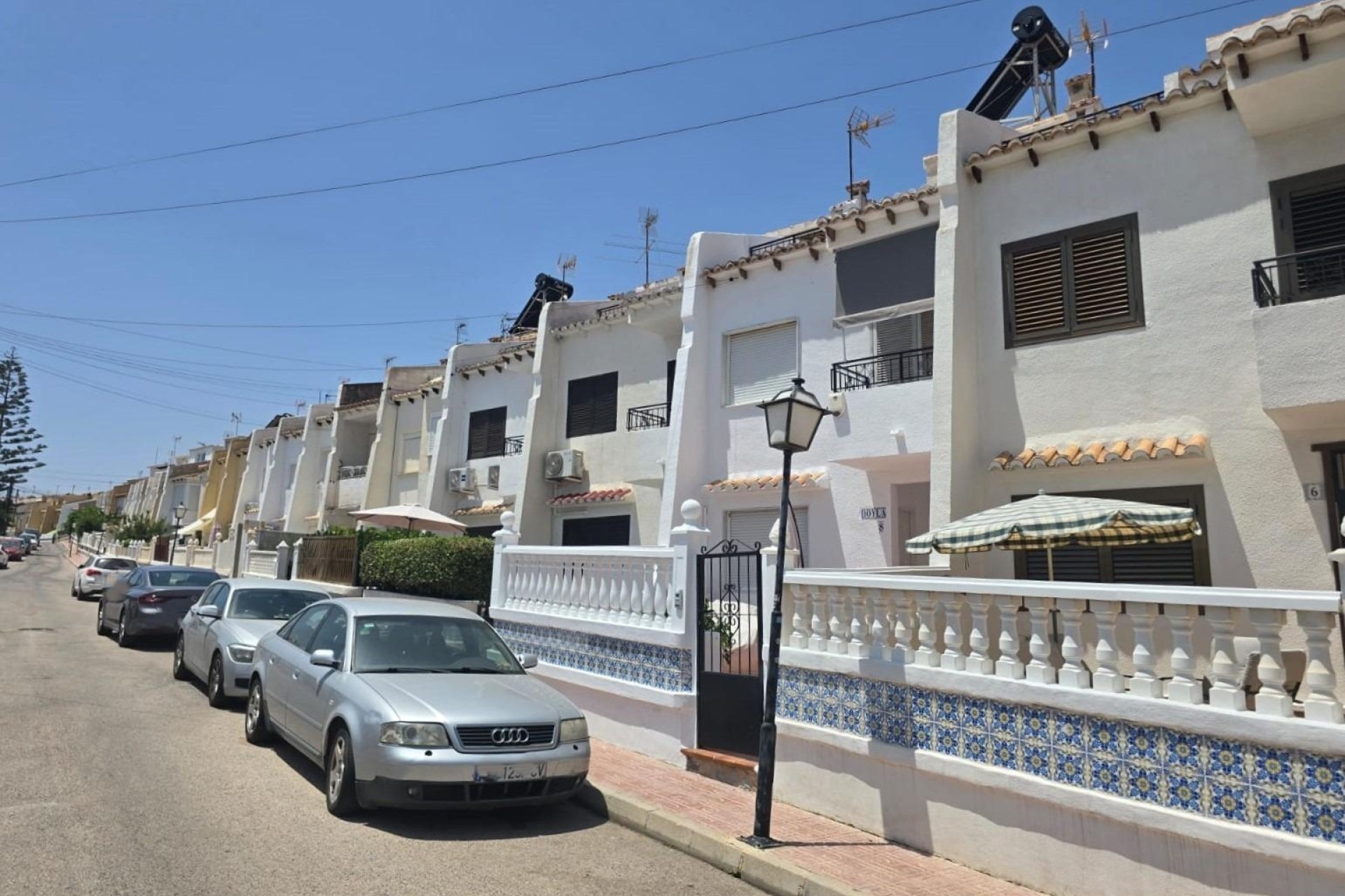 Herverkoop - Rijhuis -
Torrevieja - Los Balcones