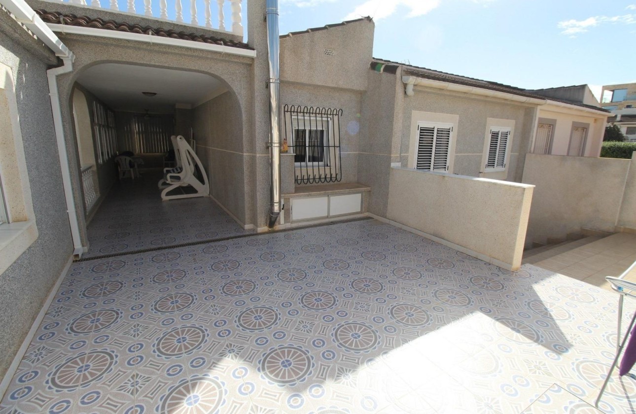 Herverkoop - Rijhuis -
Torrevieja - Los Balcones