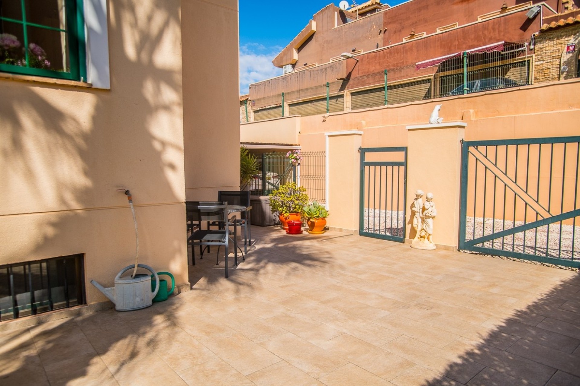 Herverkoop - Rijhuis -
Torrevieja - Los Balcones