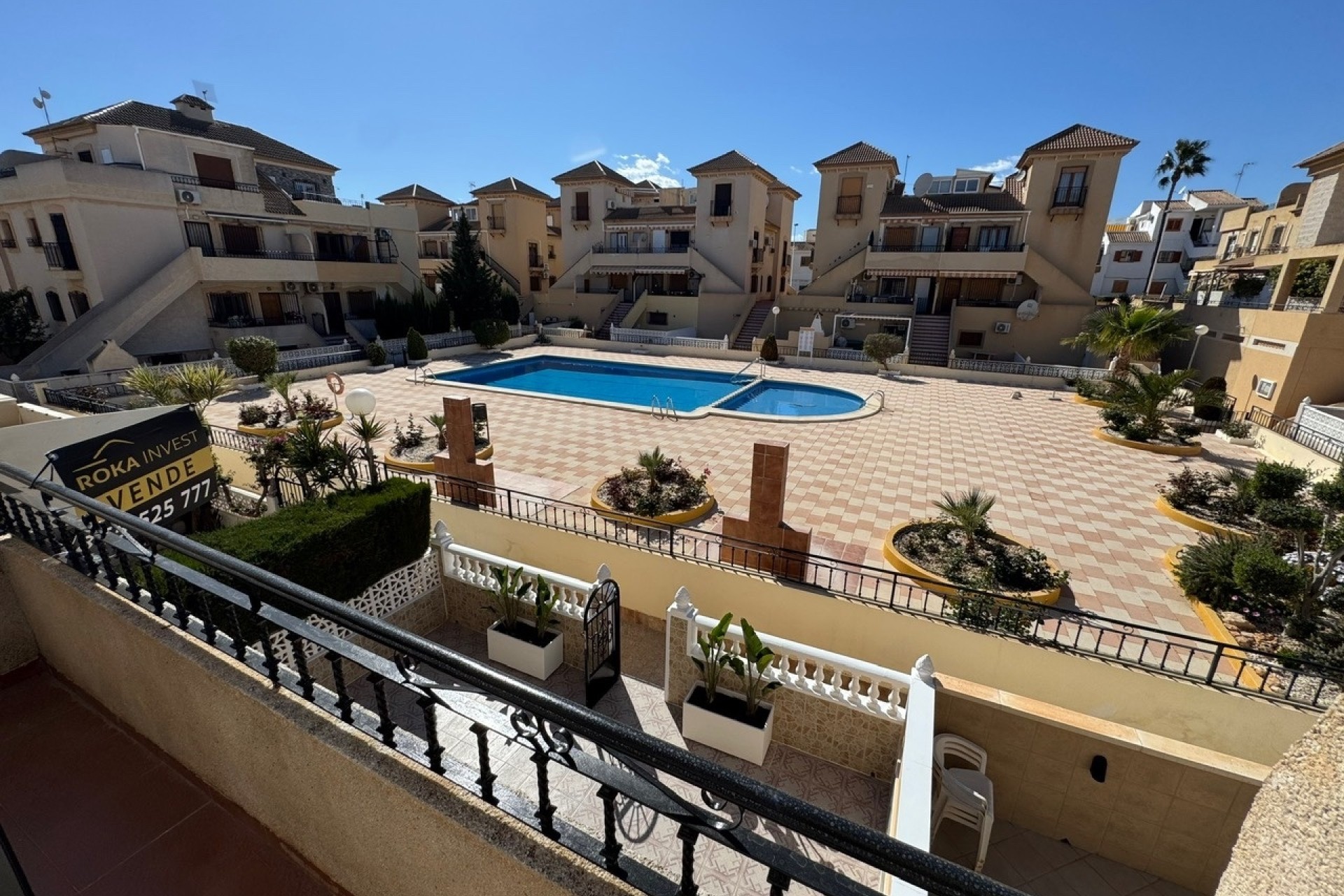Herverkoop - Rijhuis -
Torrevieja - Los Frutales