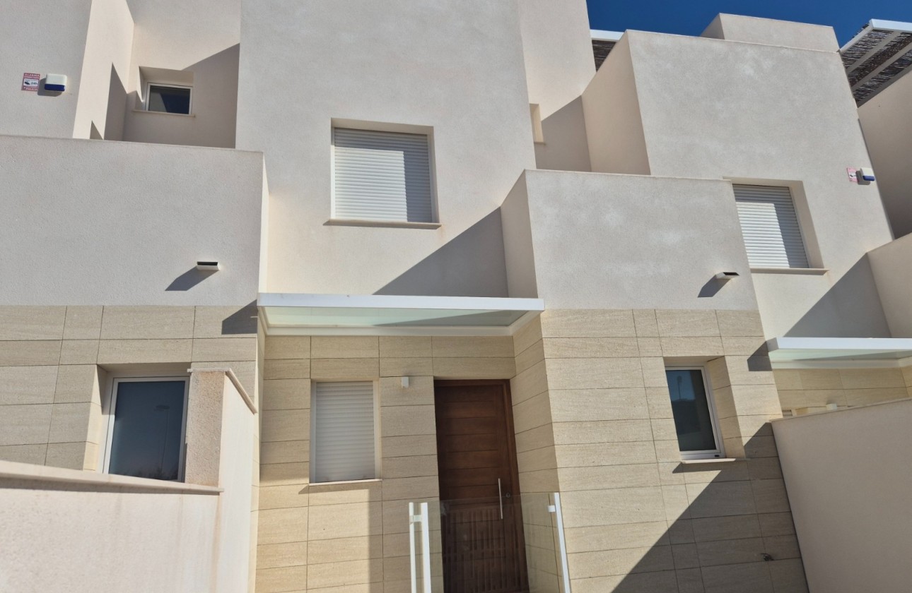 Herverkoop - Rijhuis -
Torrevieja - Nueva Torrevieja