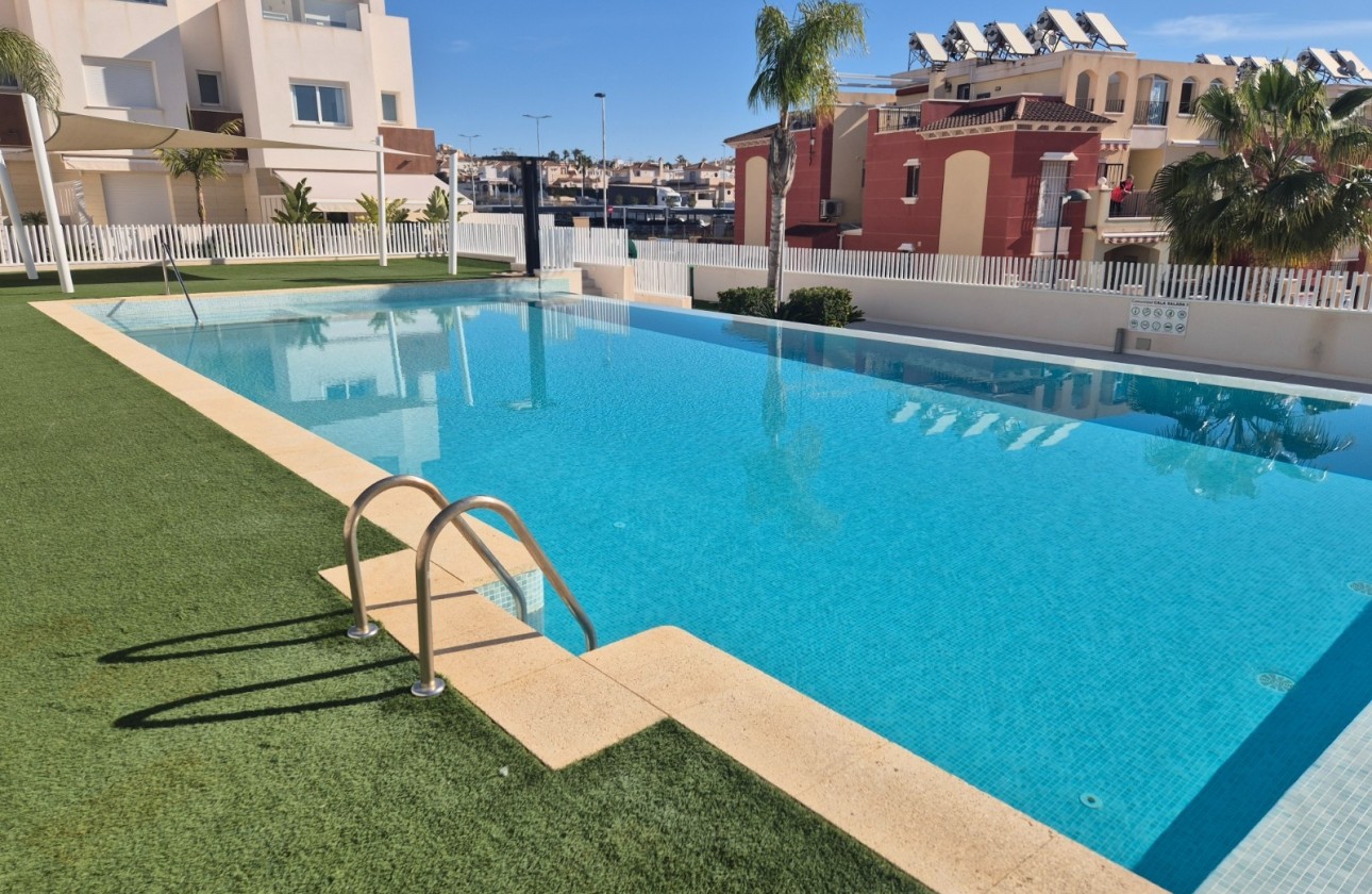 Herverkoop - Rijhuis -
Torrevieja - Nueva Torrevieja