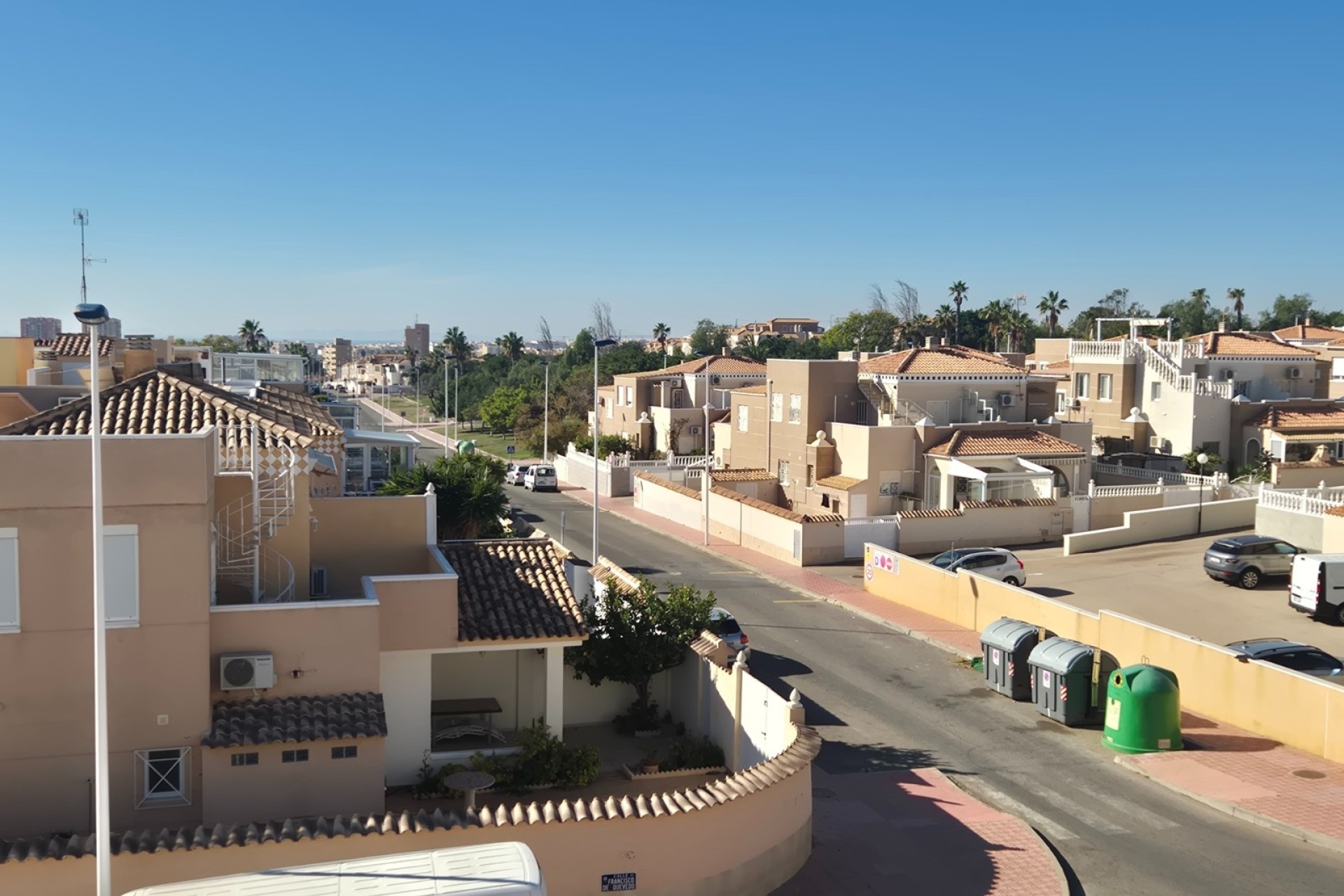 Herverkoop - Rijhuis -
Torrevieja - Nueva Torrevieja