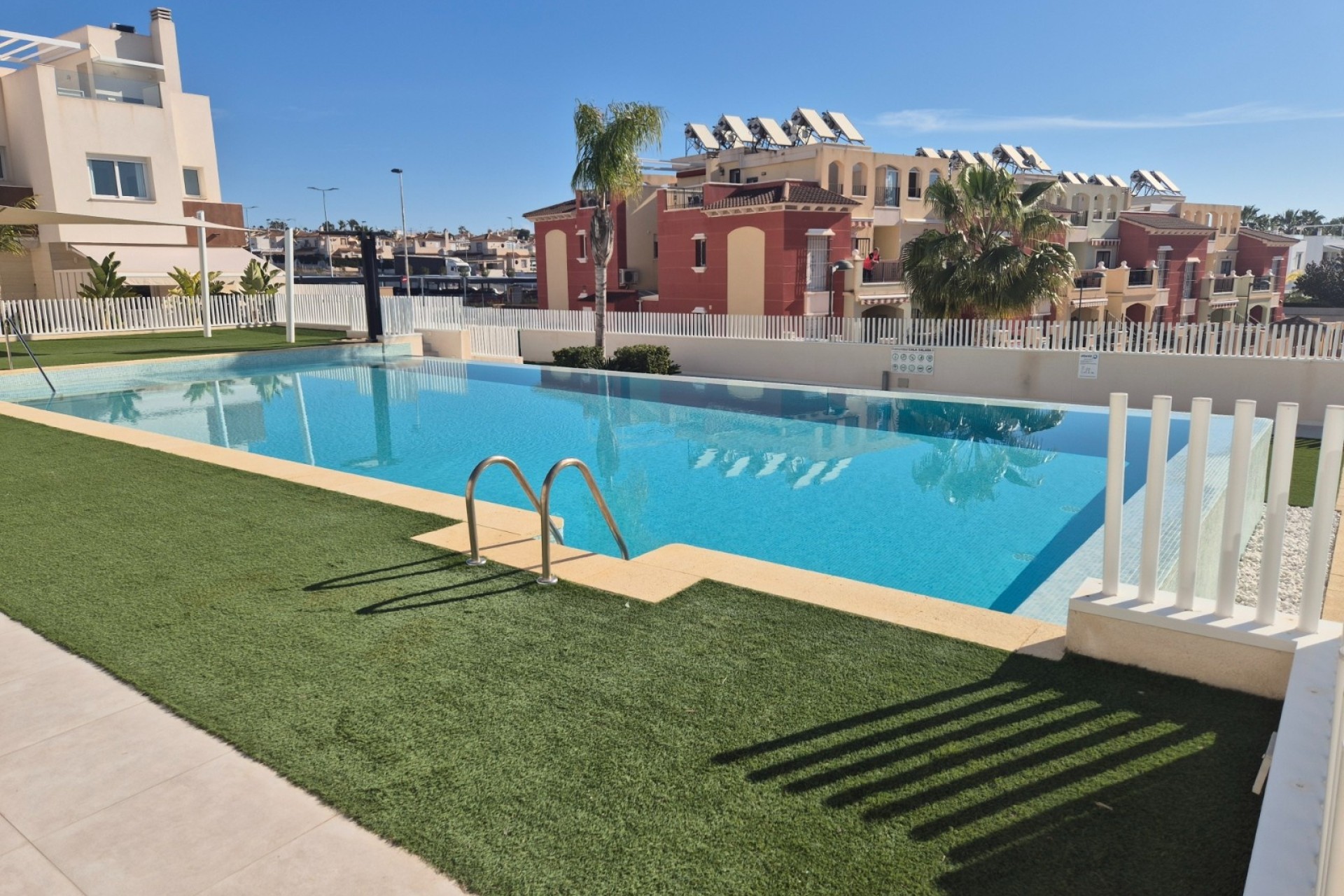 Herverkoop - Rijhuis -
Torrevieja - Nueva Torrevieja