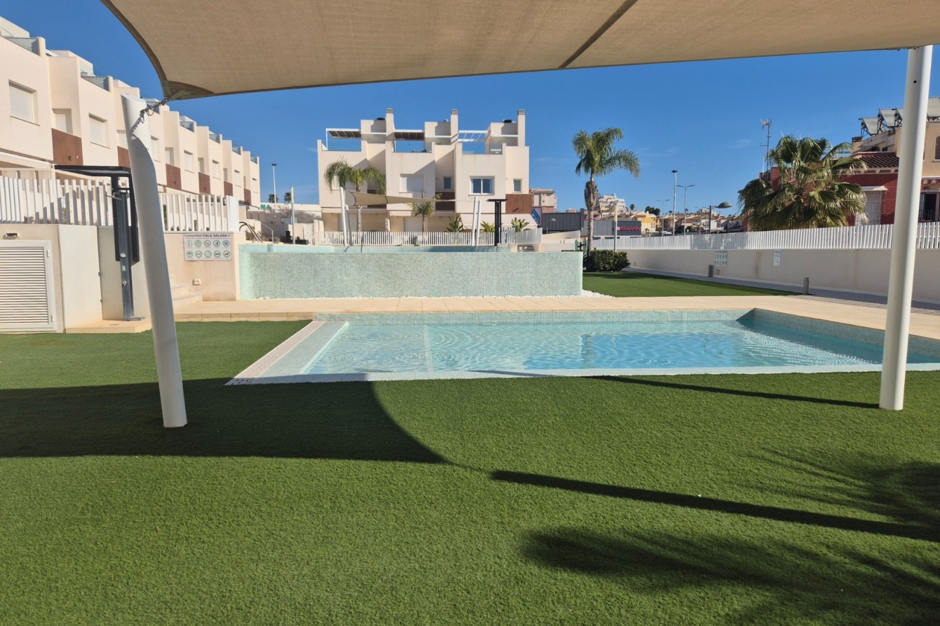Herverkoop - Rijhuis -
Torrevieja - Nueva Torrevieja