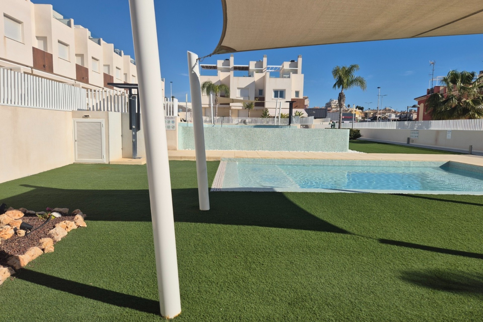 Herverkoop - Rijhuis -
Torrevieja - Nueva Torrevieja