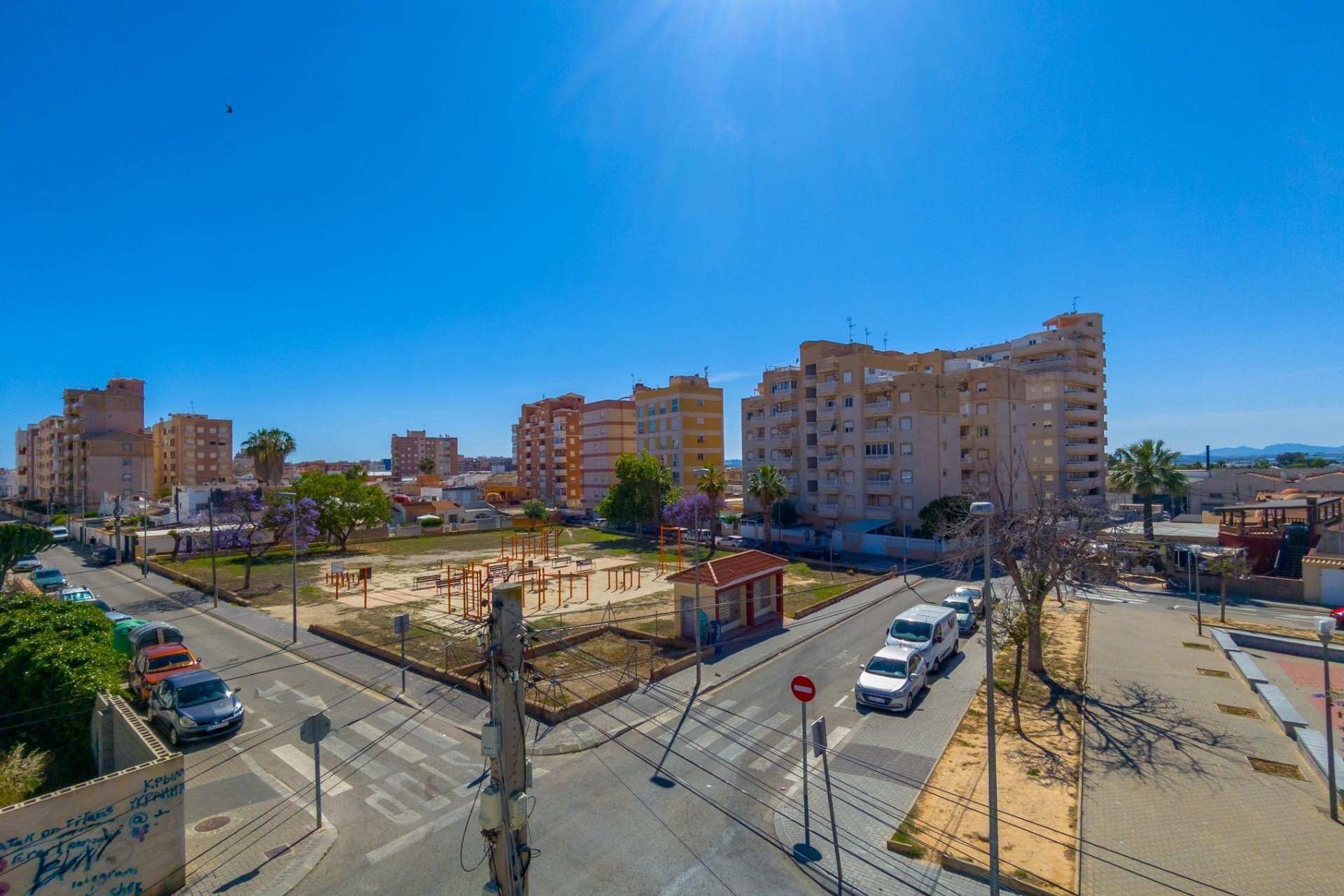 Herverkoop - Rijhuis -
Torrevieja - Nueva Torrevieja