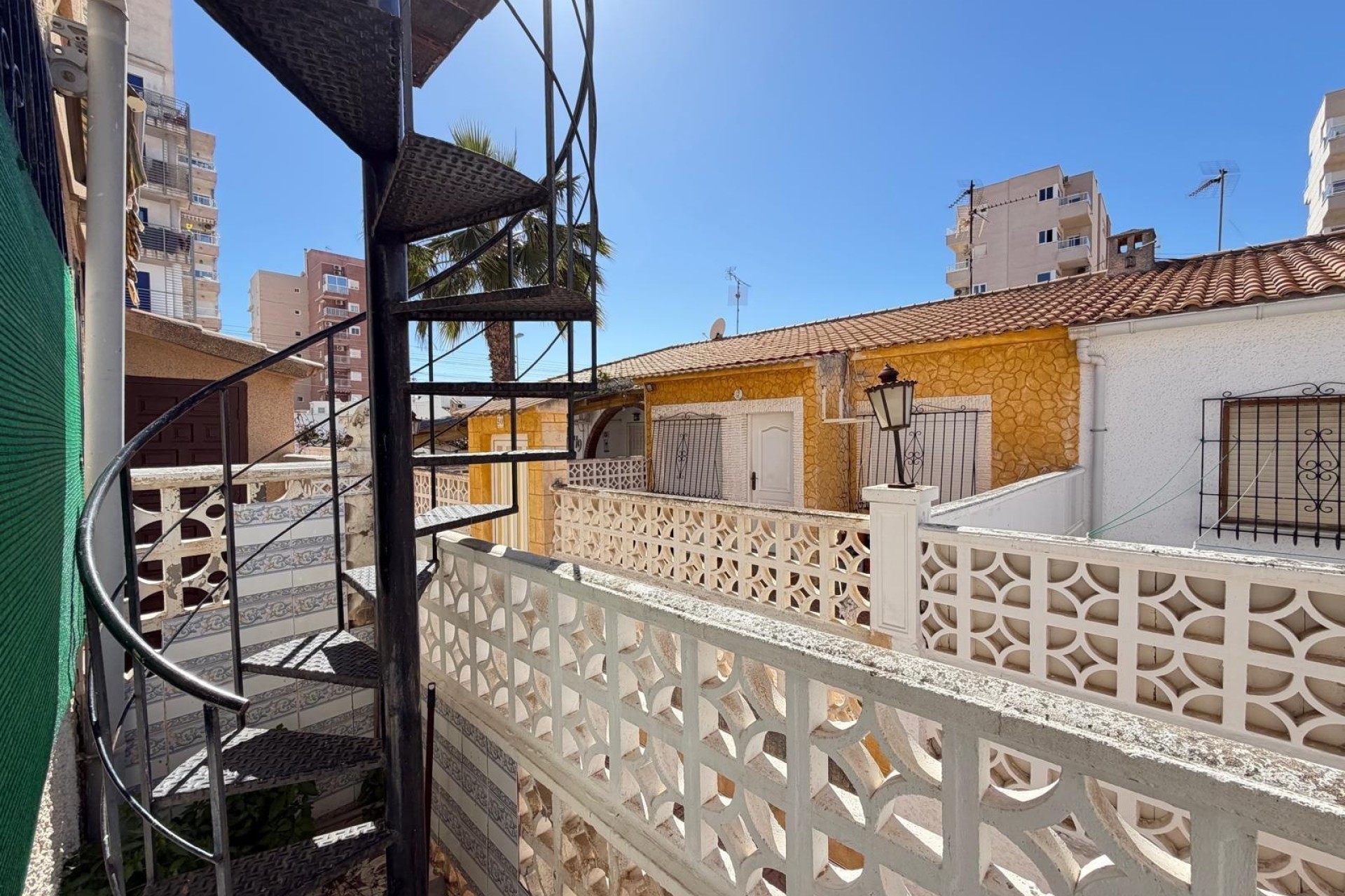 Herverkoop - Rijhuis -
Torrevieja - Nueva Torrevieja