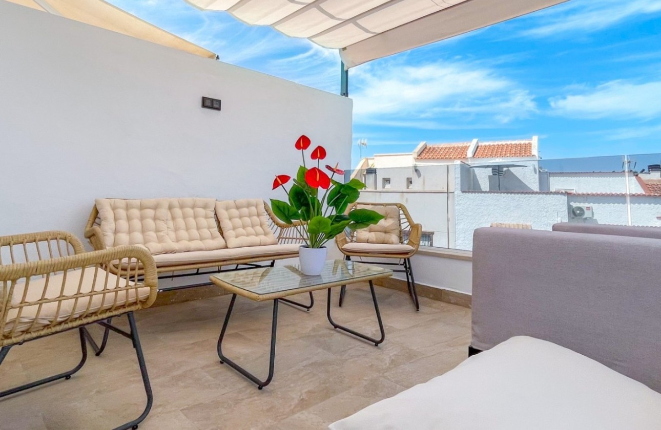 Herverkoop - Rijhuis -
Torrevieja - Nueva Torrevieja