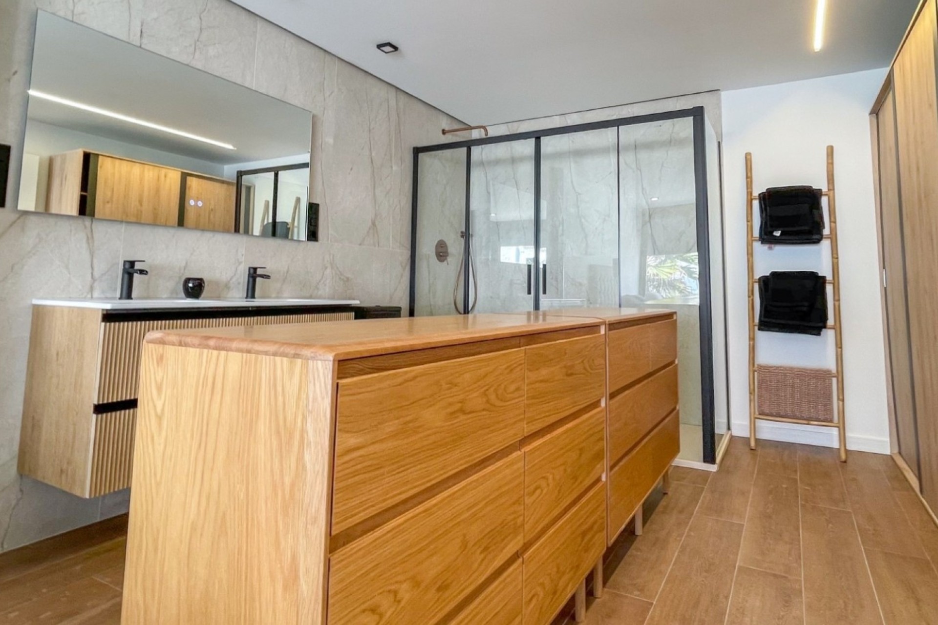 Herverkoop - Rijhuis -
Torrevieja - Nueva Torrevieja