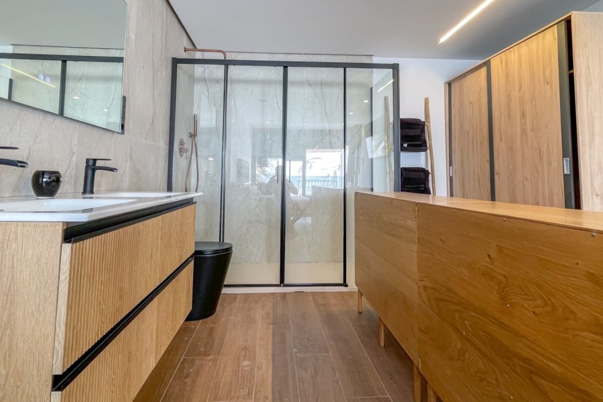 Herverkoop - Rijhuis -
Torrevieja - Nueva Torrevieja