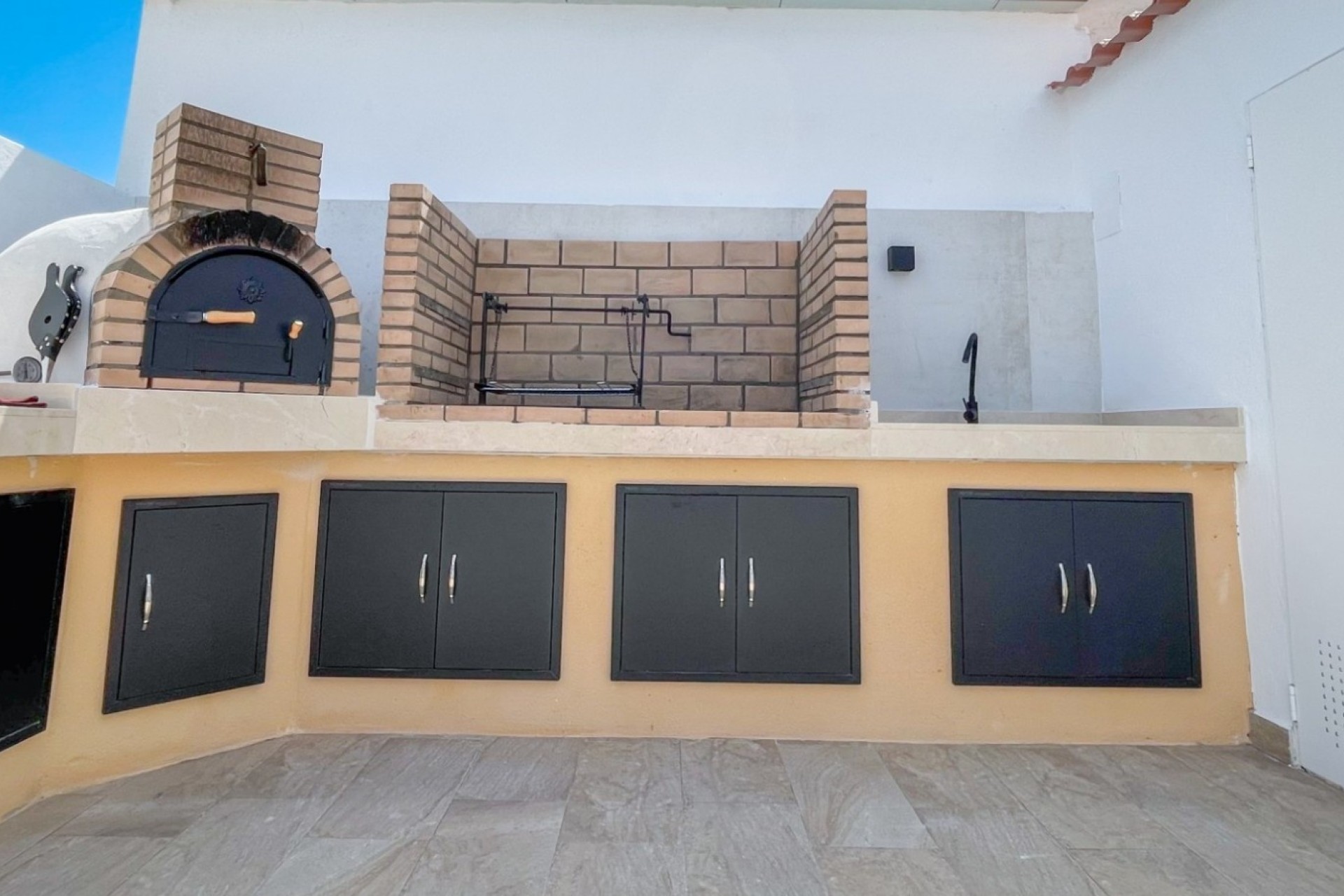 Herverkoop - Rijhuis -
Torrevieja - Nueva Torrevieja