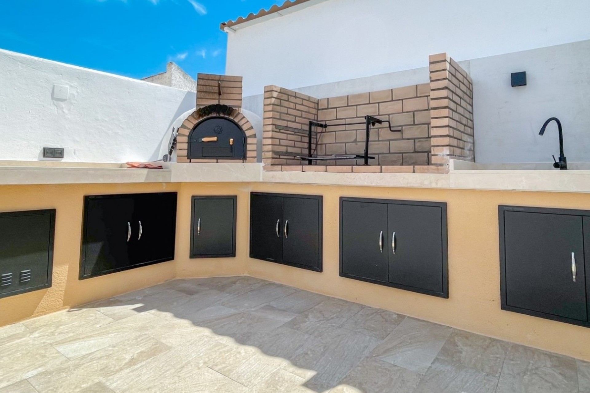 Herverkoop - Rijhuis -
Torrevieja - Nueva Torrevieja