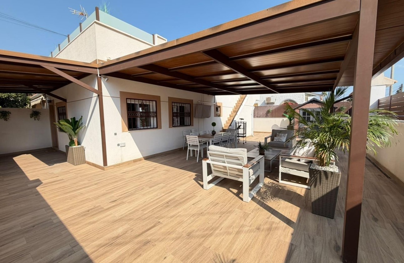 Herverkoop - Rijhuis -
Torrevieja - Nueva Torrevieja