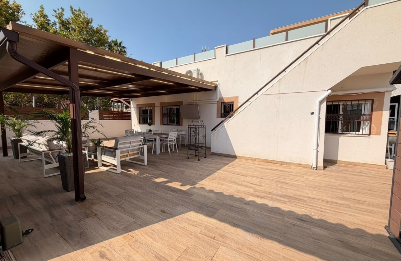 Herverkoop - Rijhuis -
Torrevieja - Nueva Torrevieja