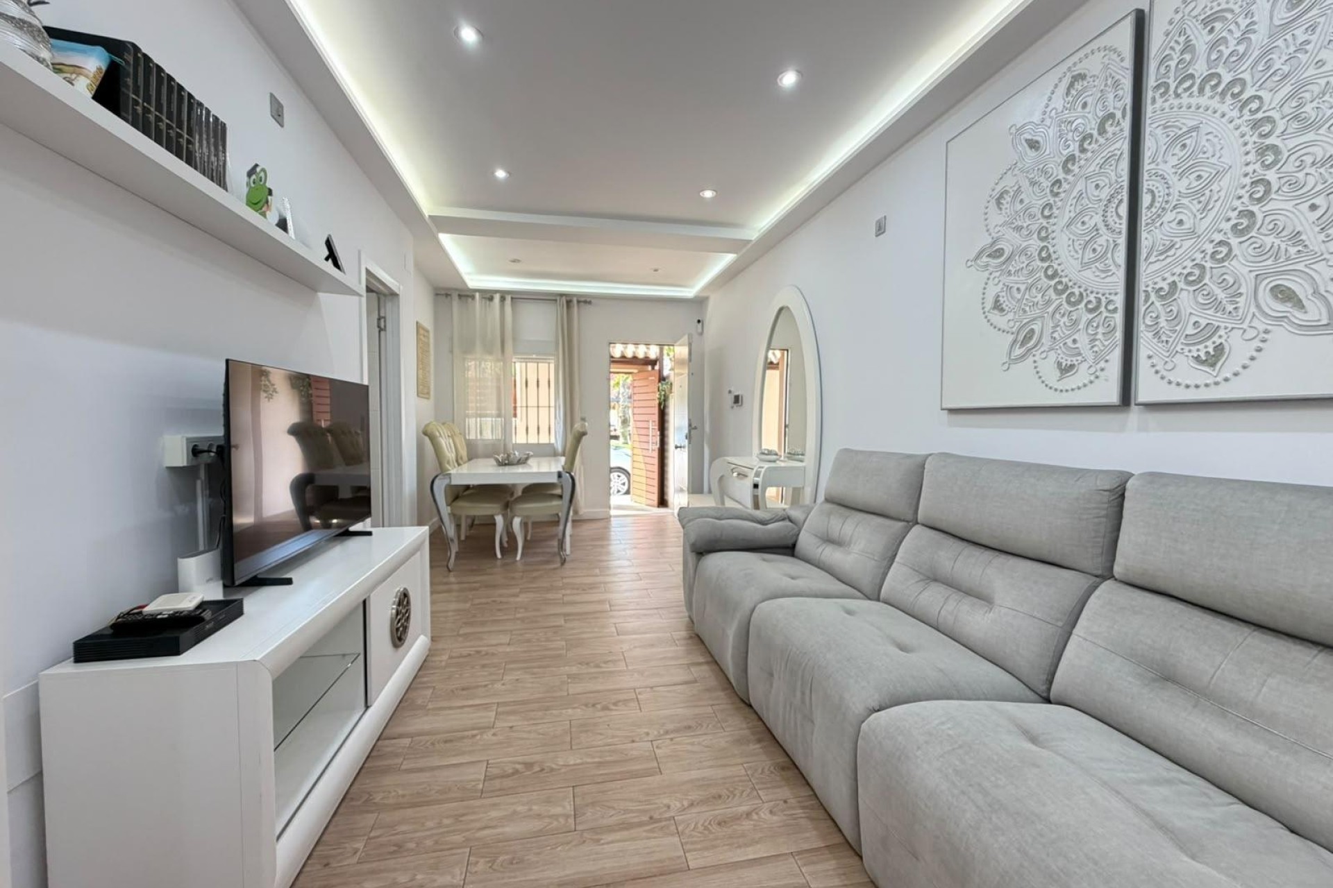 Herverkoop - Rijhuis -
Torrevieja - Nueva Torrevieja