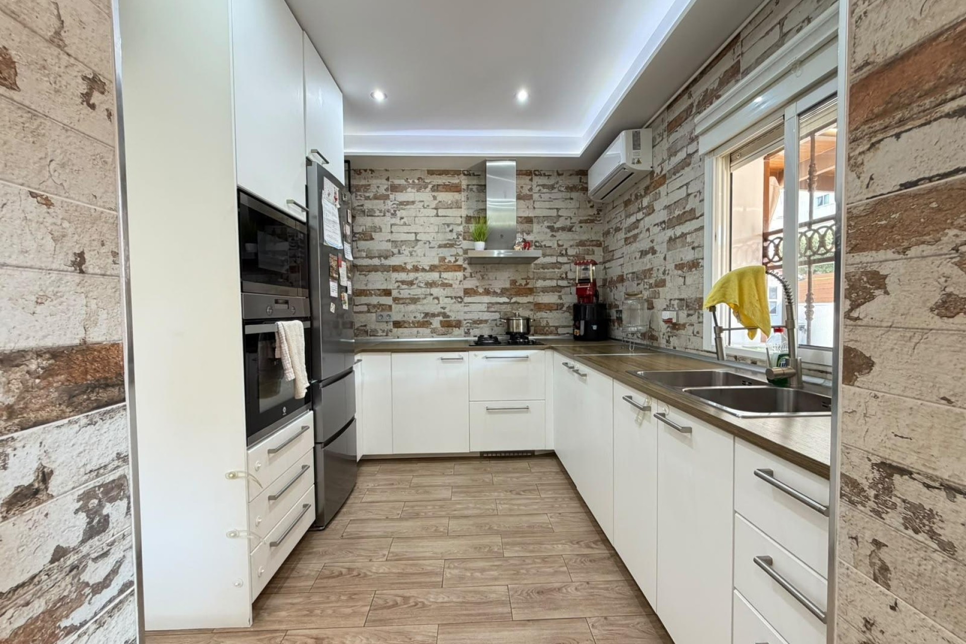 Herverkoop - Rijhuis -
Torrevieja - Nueva Torrevieja