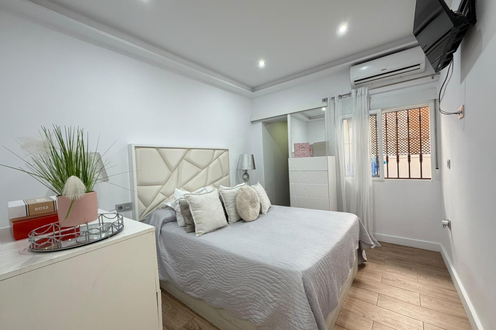Herverkoop - Rijhuis -
Torrevieja - Nueva Torrevieja