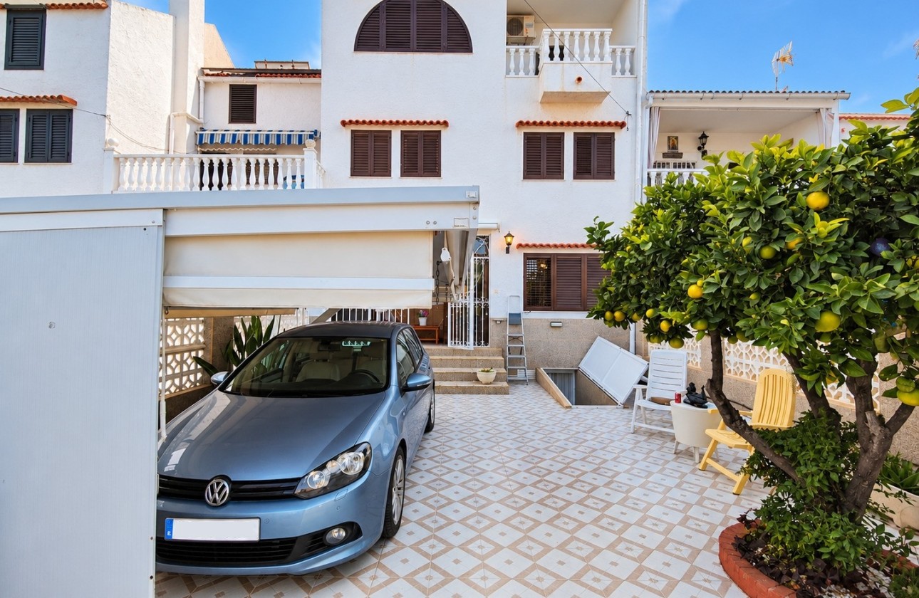 Herverkoop - Rijhuis -
Torrevieja - Nueva Torrevieja