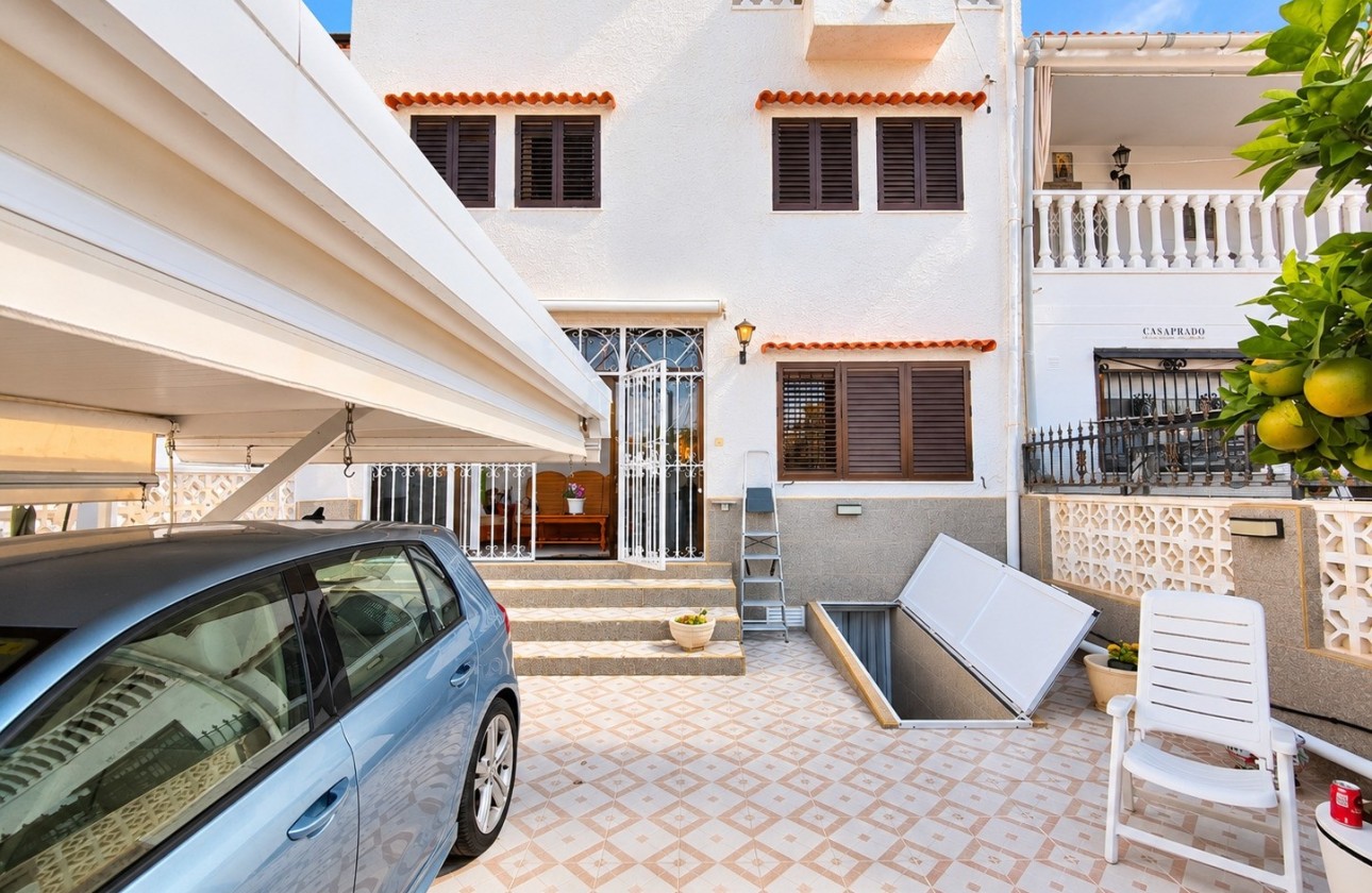 Herverkoop - Rijhuis -
Torrevieja - Nueva Torrevieja
