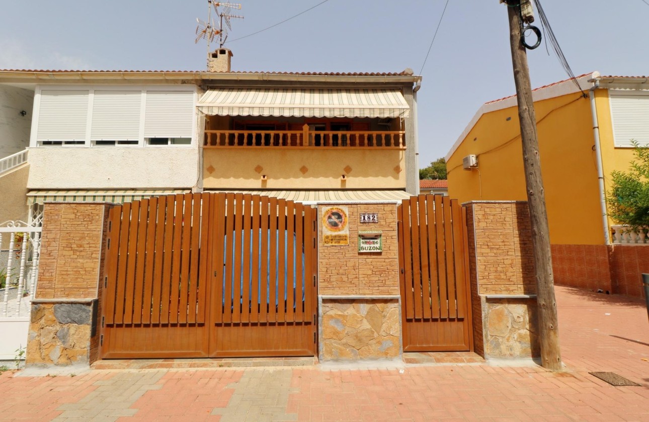 Herverkoop - Rijhuis -
Torrevieja - Playa de los Naufragos