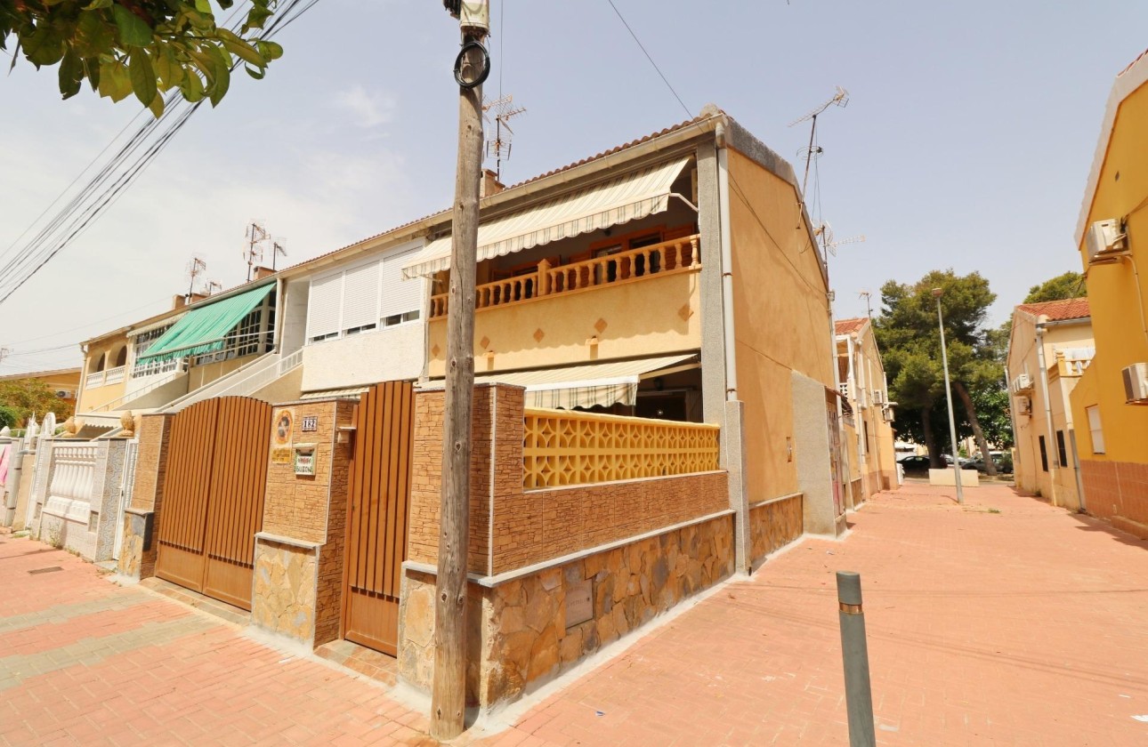Herverkoop - Rijhuis -
Torrevieja - Playa de los Naufragos