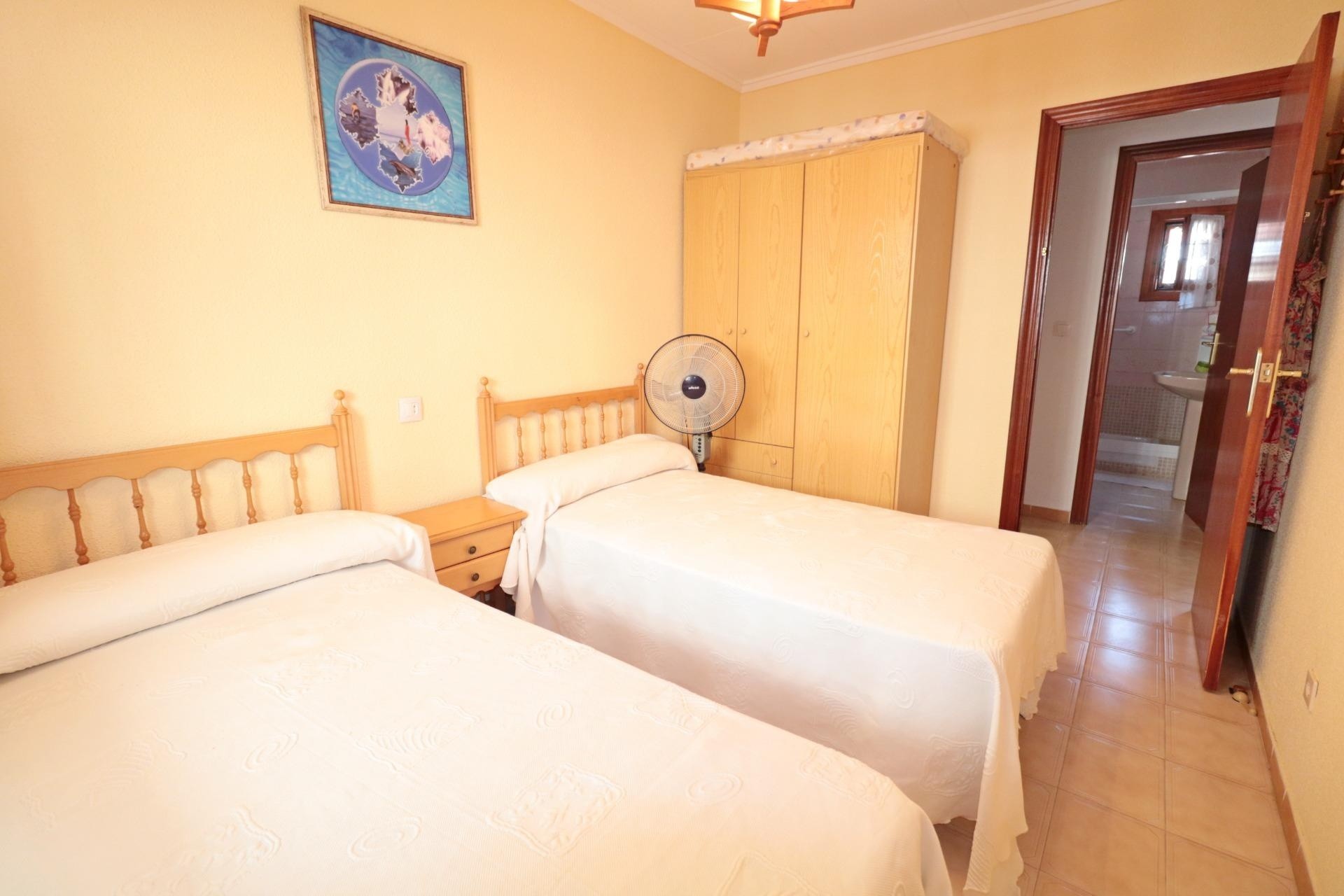 Herverkoop - Rijhuis -
Torrevieja - Playa de los Naufragos