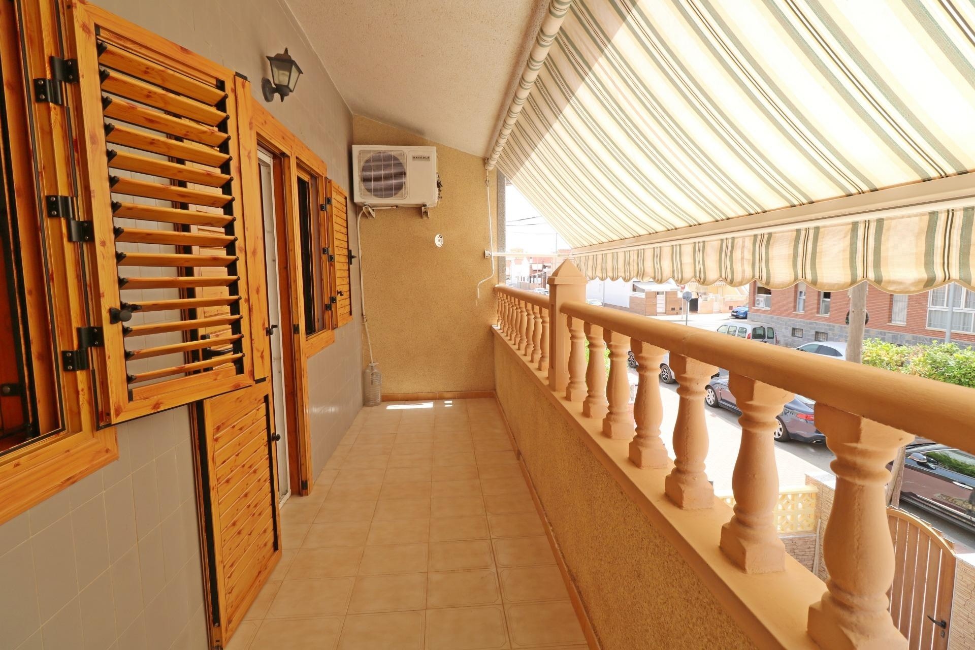 Herverkoop - Rijhuis -
Torrevieja - Playa de los Naufragos